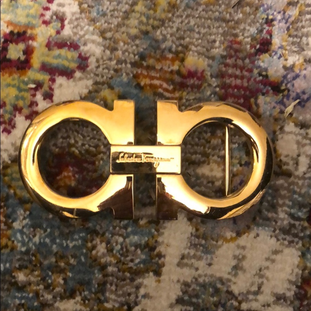 Goldbeltemblem from Ferragamo. Strap not included